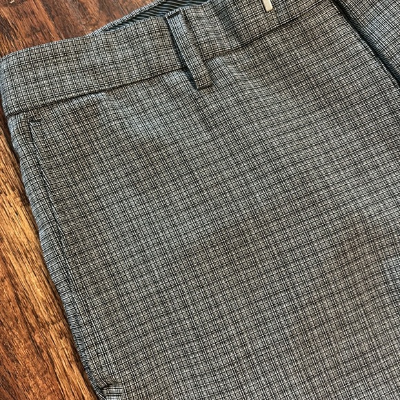 Banana Republic Women’s Slim Fit Trousers 33x32 Black & Gray Micro-Check Pattern - Picture 3 of 8